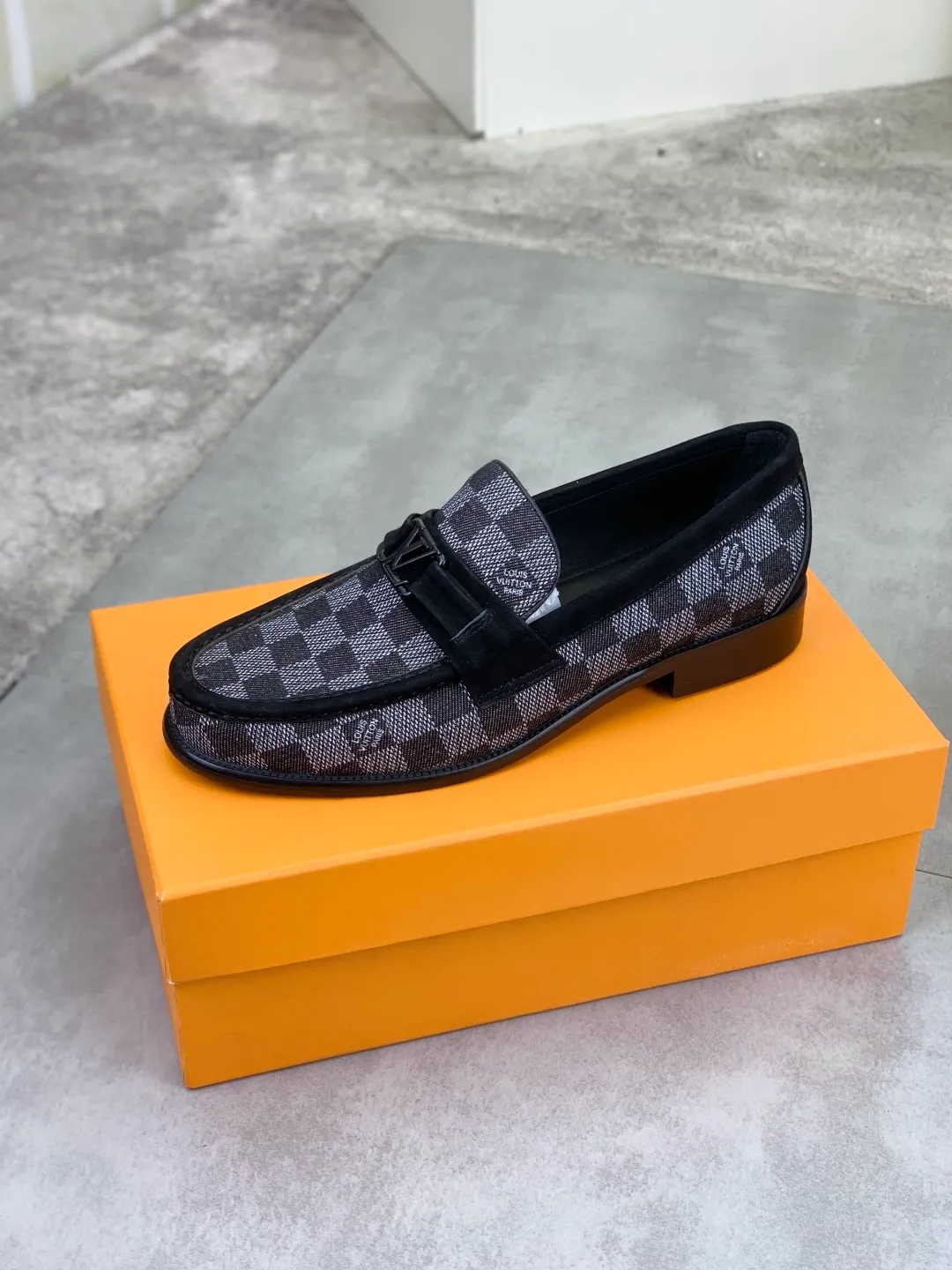 Men's men's shoes 💰P520 New style 💶[LOUIS VUITTON] Water-dyed Niuli Original order New style 🍀LV Louis Vuitton *——Top version of LV classic leather shoes! Made of imported original calfskin, original leather side strips and wear-resistant high-end rubber outsole! High quality products! Color: Black optional Size: 39-44 (45 customized)